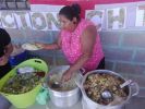El Macuelizo - Cooking the meal